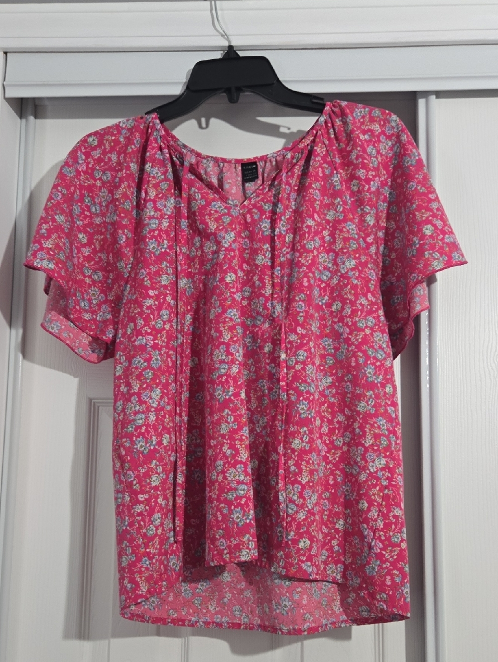 SHEIN Pink Floral Keyhole Flutter-Sleeve Blouse